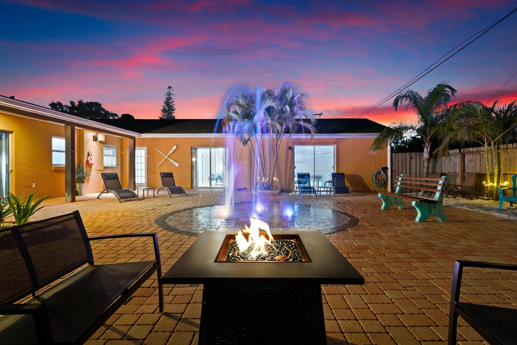 Coastal Villa W Amazing Courtyard - Splash Pad! Сарасота Екстериор снимка
