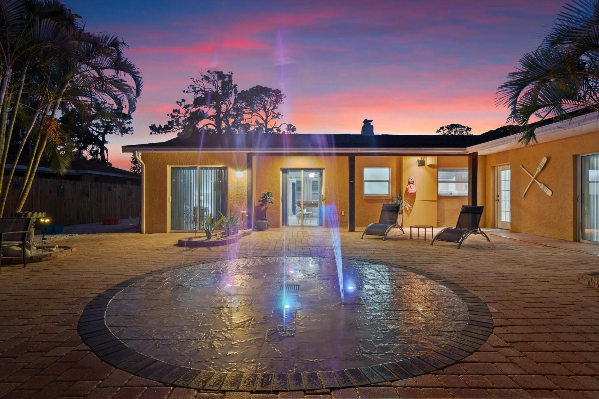 Coastal Villa W Amazing Courtyard - Splash Pad! Сарасота Екстериор снимка