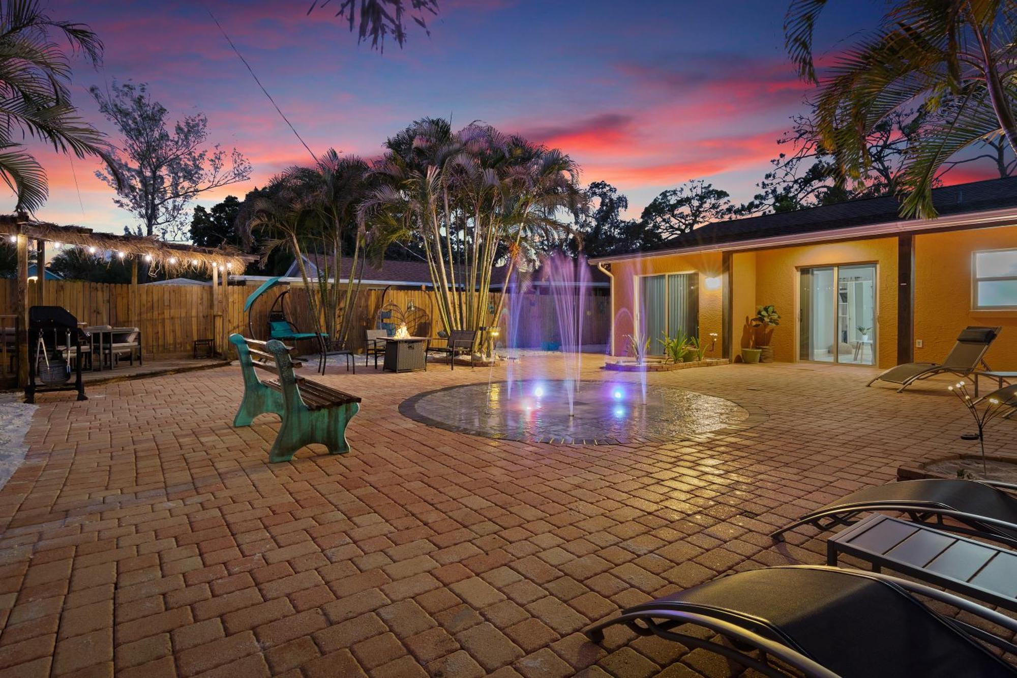 Coastal Villa W Amazing Courtyard - Splash Pad! Сарасота Екстериор снимка
