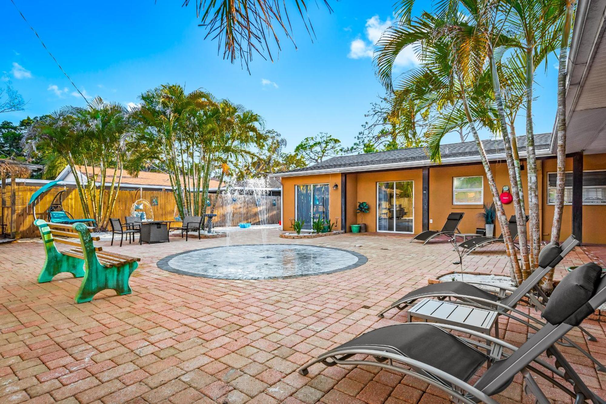 Coastal Villa W Amazing Courtyard - Splash Pad! Сарасота Екстериор снимка