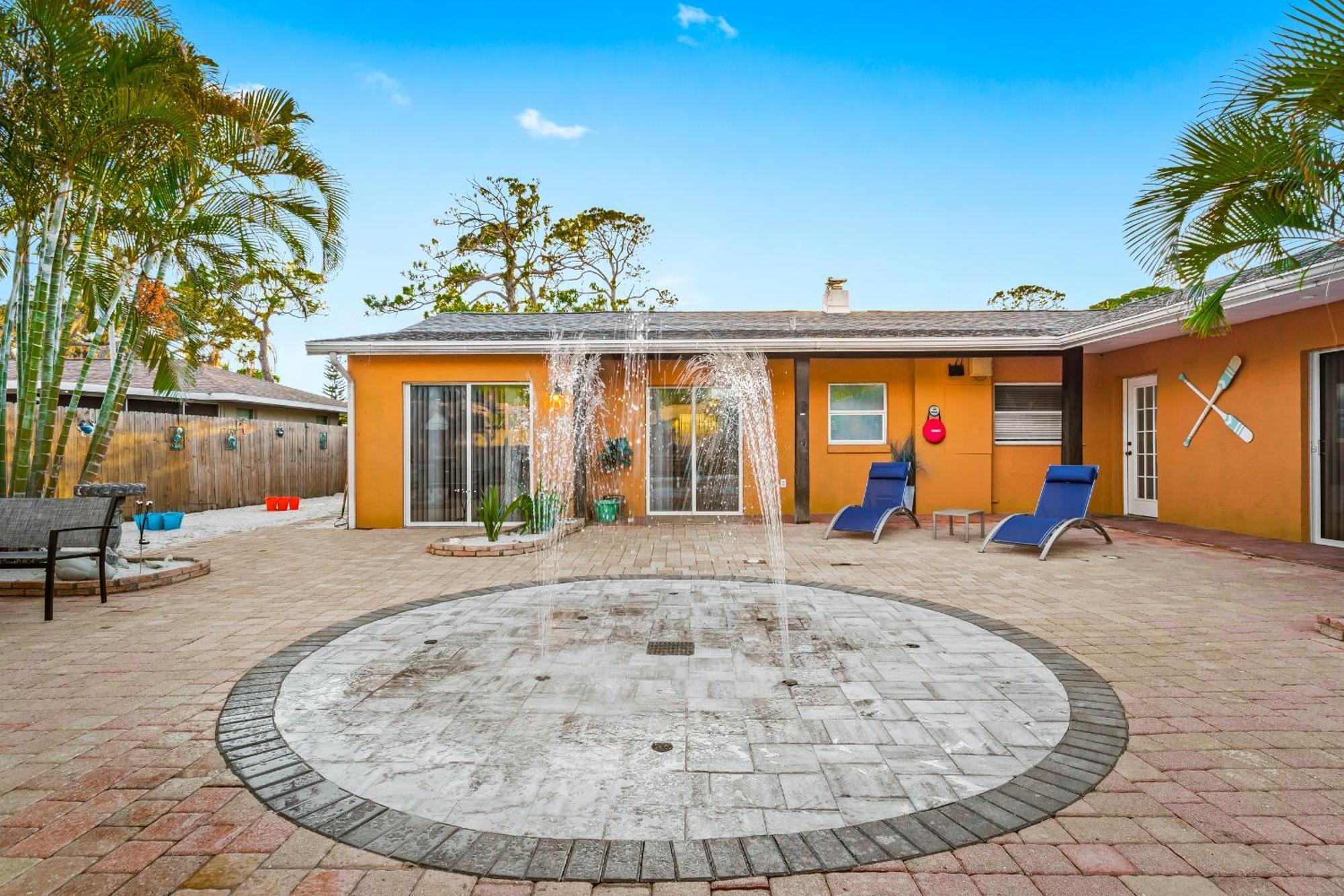 Coastal Villa W Amazing Courtyard - Splash Pad! Сарасота Екстериор снимка